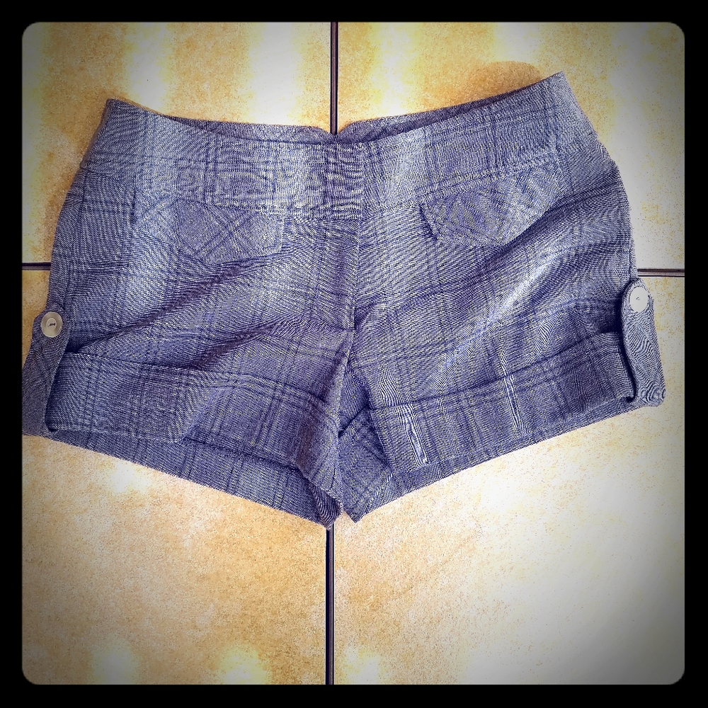 Cute Shorts Low Rise Plaid Sz 5 Great for Work